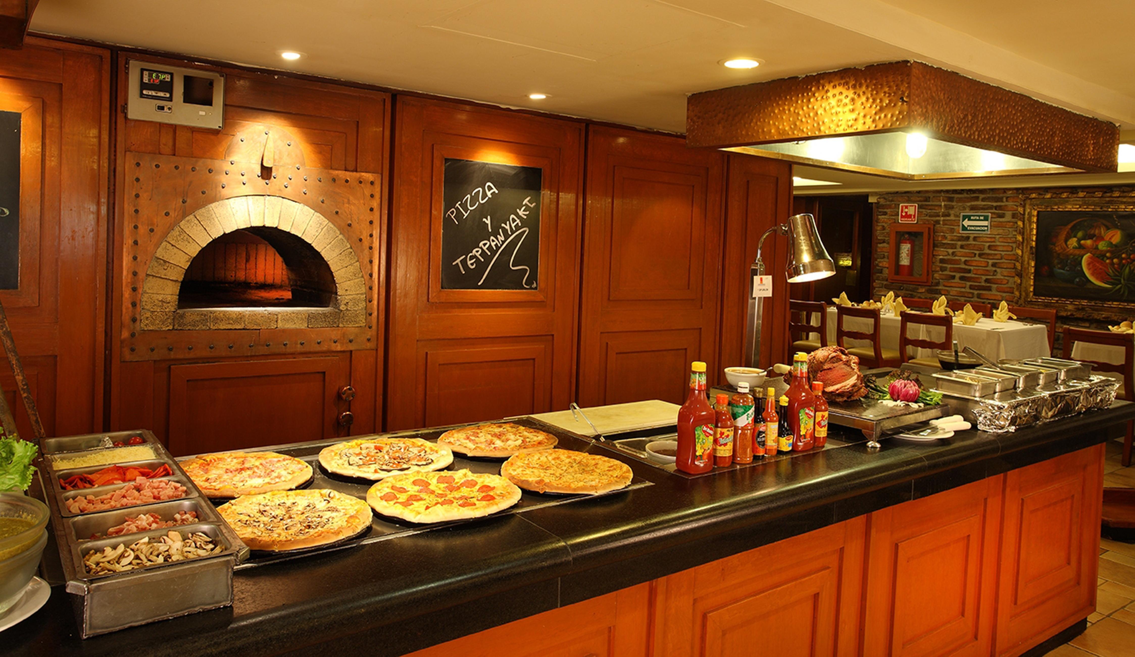 Отель Emporio Reforma Мехико Экстерьер фото Pizza counter at a hotel
