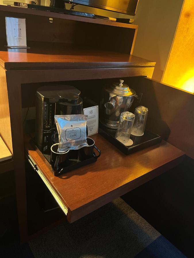 Отель Emporio Reforma Мехико Экстерьер фото A coffee and tea maker in a hotel room