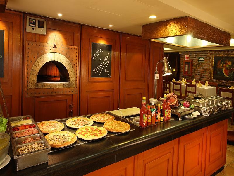 Отель Emporio Reforma Мехико Экстерьер фото Pizza counter at a hotel